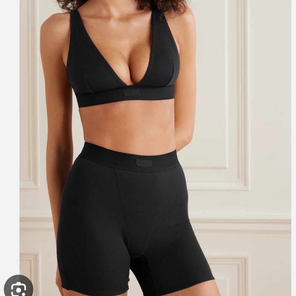 SKIMS Black Women's Shorts